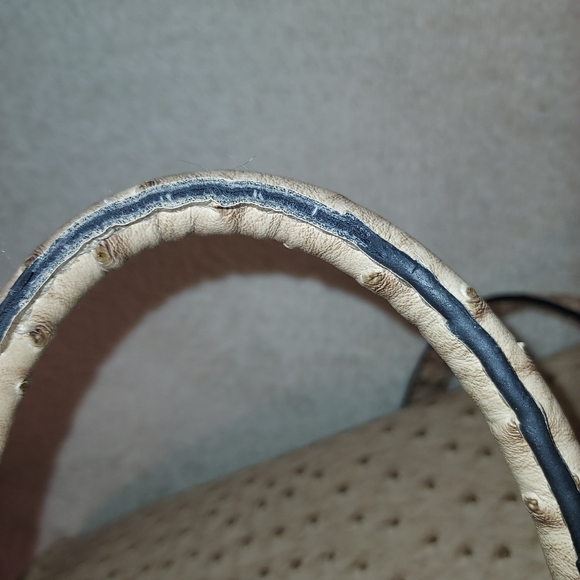 London Fog Faux Ostrich Leather Tan Hand Bag - Picture 7 of 7